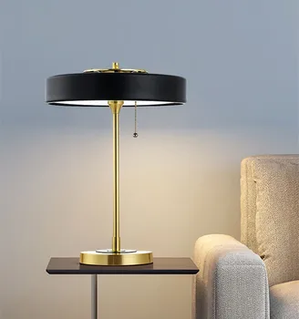 Вращающаяся настольная лампа Модный креативный скандинавский простой металлический арт-дизайн, прикроватный светильник для спальни, декоративный студийный светильник для гостиной